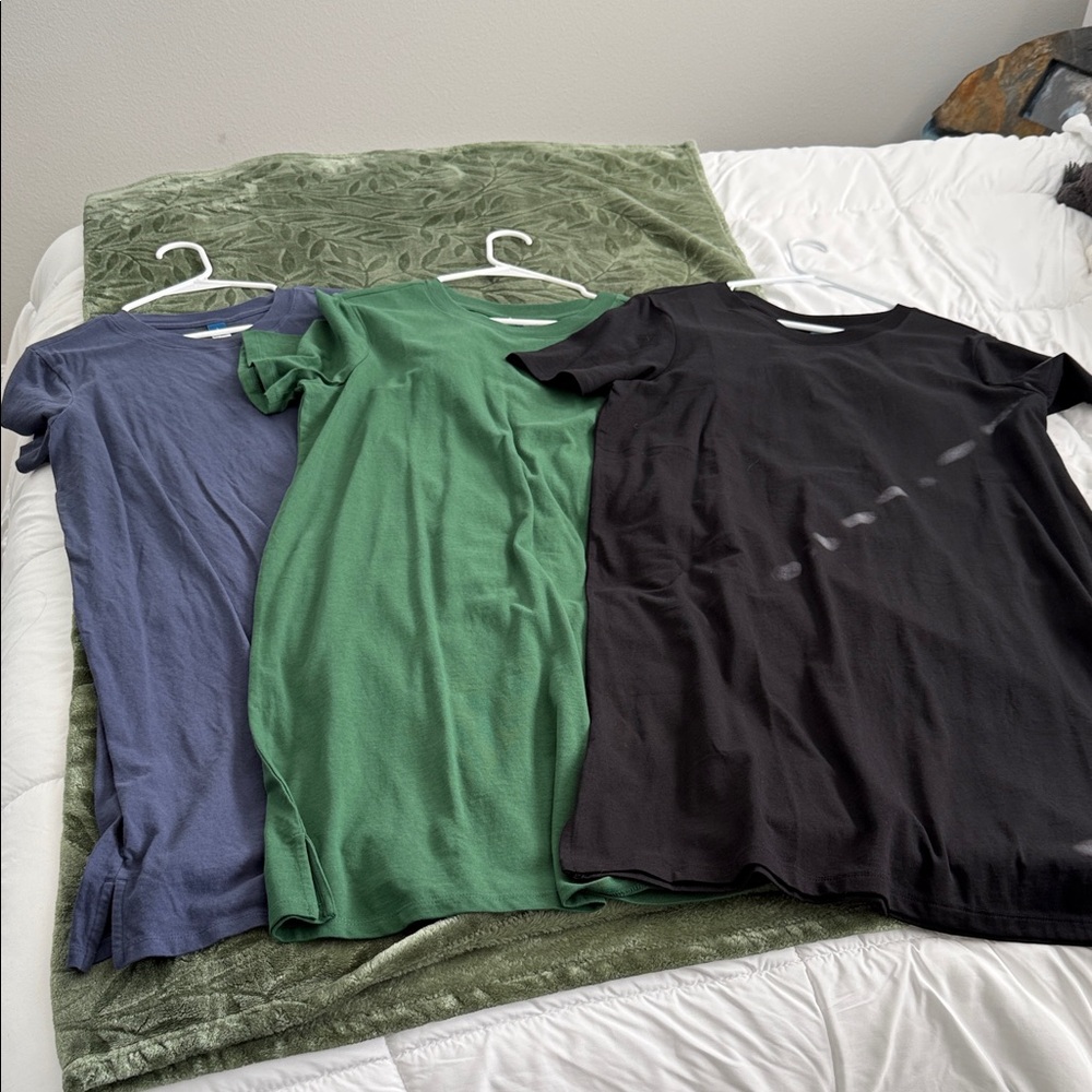 Old Navy Green T-Shirt